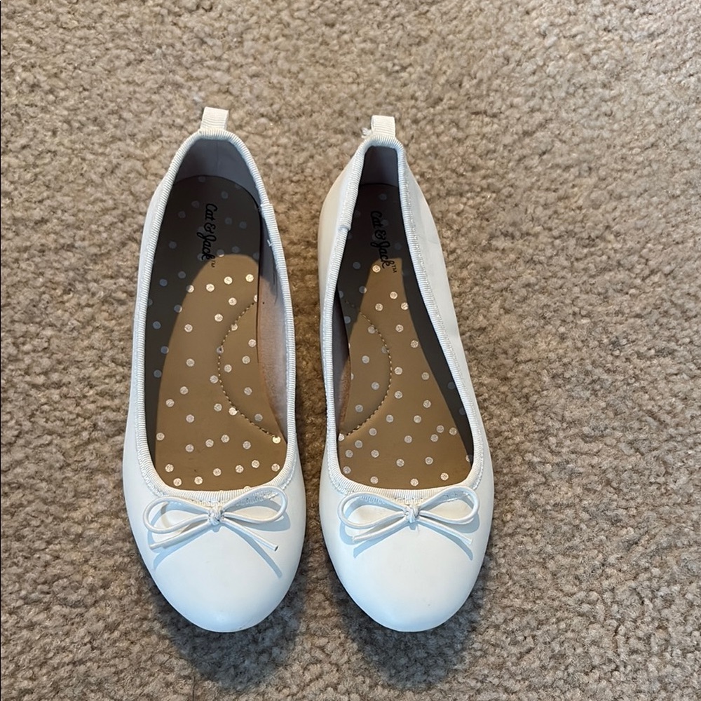 Cat and Jack size 1 White Ballet Flats with Bow